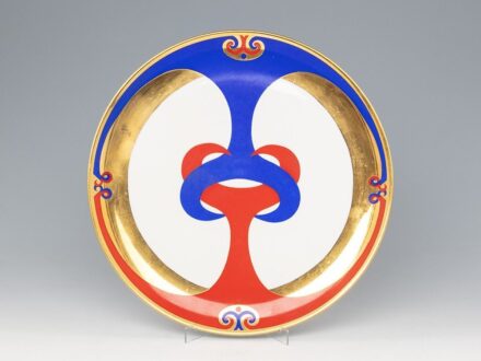 Falitál_x000D_
Színesen festett és aranyozott porcelán._x000D_
Hátoldalán jelzett: bélyegzett márkajelzés Hollóháza Szász-Stúdió 1979._x000D_
Exclusive Porcelán Szász-Stúdió Hollóháza Limited Edition_x000D_
Átm.: 30,8 cm