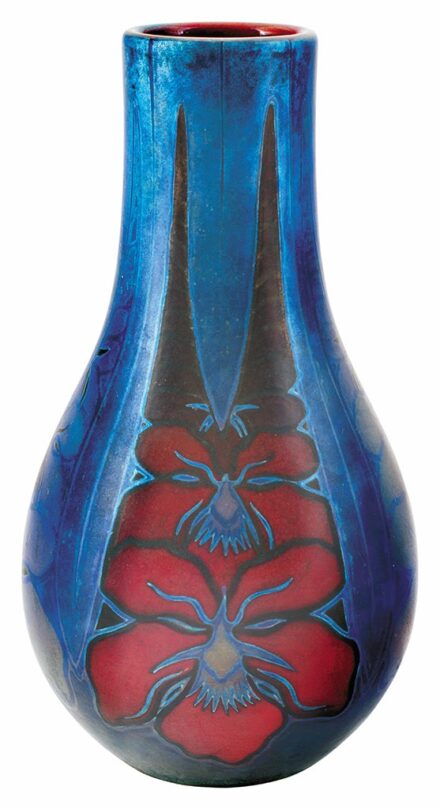 Váza, orchideákkal, Zsolnay, 1900; Dekorterv: Nikelszky Géza