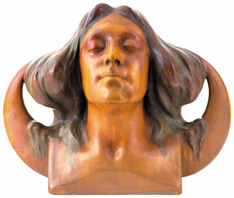 Női fej-szobor, hold formába zárva: „La Luna” (A hold), Zsolnay, 1899; Formaterv és kivitel: Apáti Abt Sándor