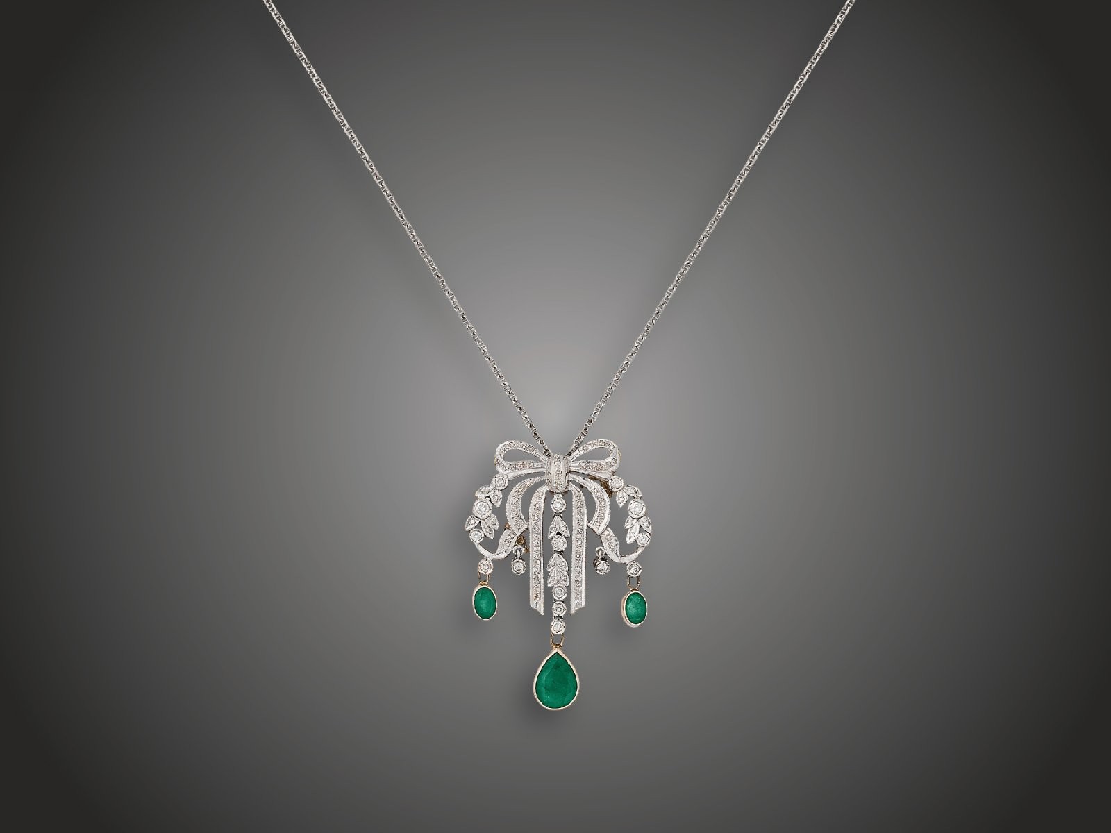 Lánc melltű-függővel