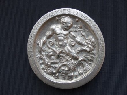 Zutt Richard Adolf (1887 - 1938): KÉVE műv.egyesület hadiérme, 1914 (Irod.: Művészet, 1915/2, 119-120.o.)