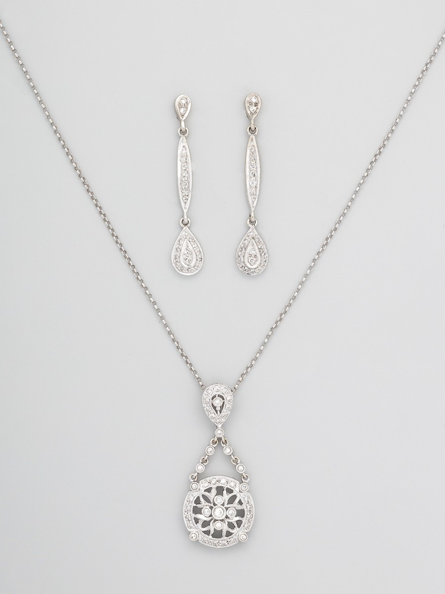 Nyakék és fülbevaló pár