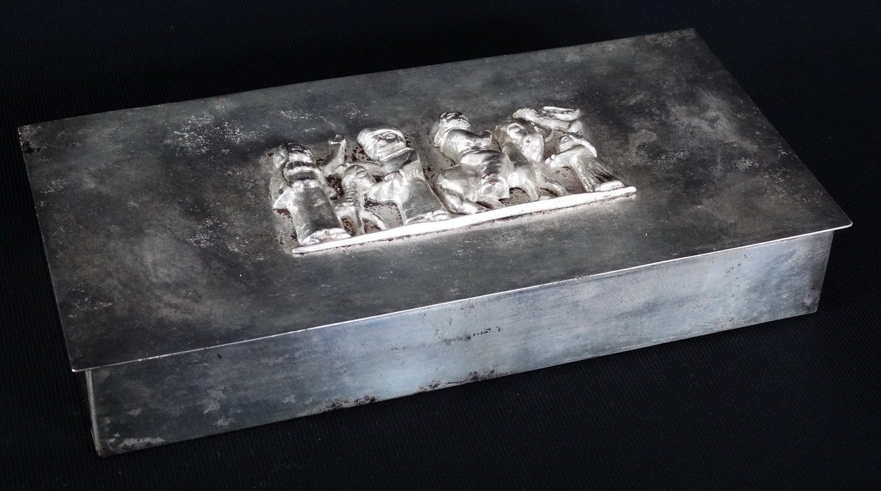 Tevan Margit (1901 - 1978): Domborműves díszdoboz