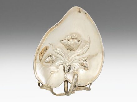Szecessziós kínálótál
Bécs, 1900 körül, Hermann Südfeld.