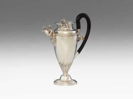 Augsburgi empire kávéskanna
Ezüst, 795 g. 1810 körül, Johann Alois Seethaler és Georg Christian Friedrich Temmler