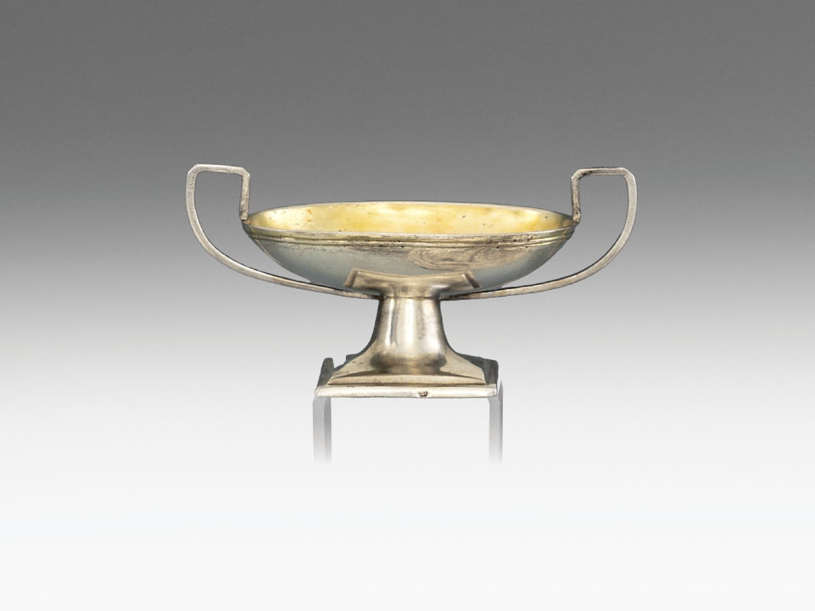 Empire fűszertartó
12 latos fémfinomsági jellel
Lengyel vagy német, 1820 körül