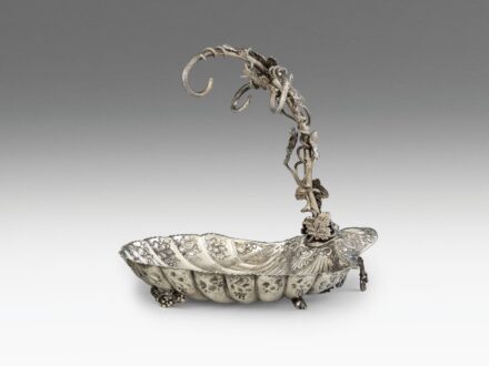 Angol szőlőkínáló tál
Ezüst, 751 g. Sheffield, 1889-1890., Atkin Brothers