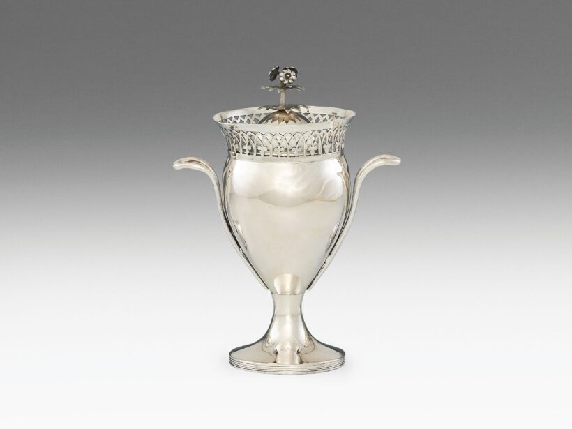 Empire cukorurna
Ezüst, 557 g. Bécs, 1816., Carl Blasius