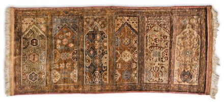 Kelet-Turkesztáni "Khotan-Saf" selyem imaszőnyeg