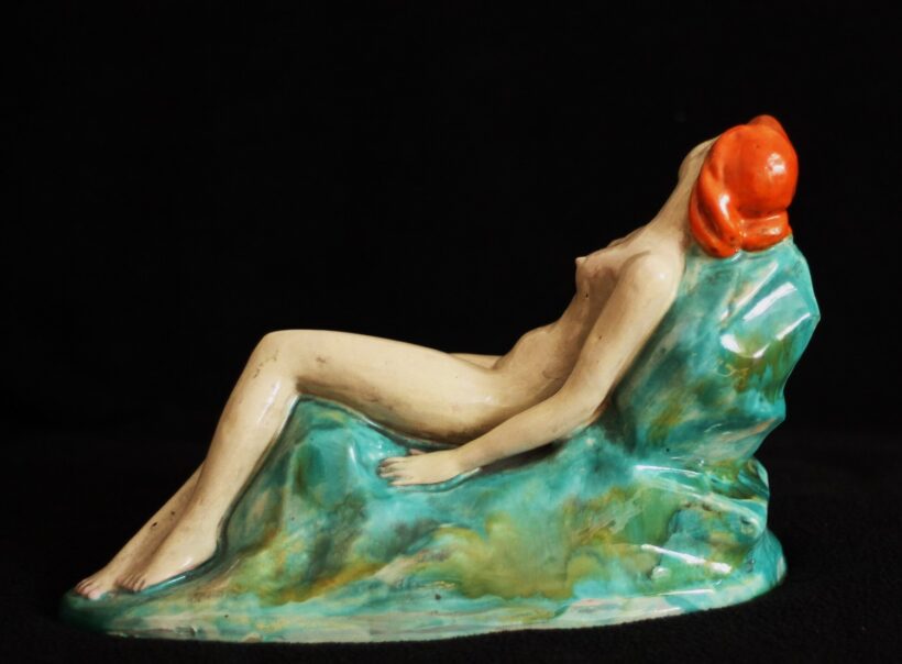 H. Rahmer Mária (1911- 1998): Pihenő akt zöld drapériás kanapén - Image 3