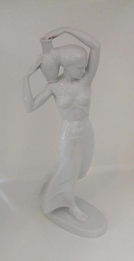 VÍZHORDÓ LÁNY Herendi porcelán szobor
