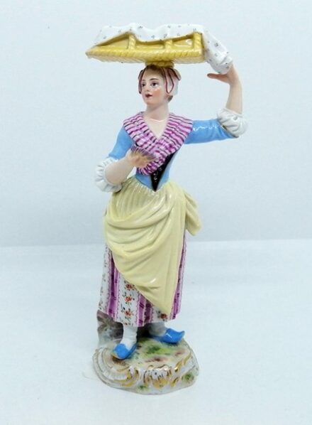 SÜTEMÉNY ÁRUS MEISSENI PORCELÁN FIGURA