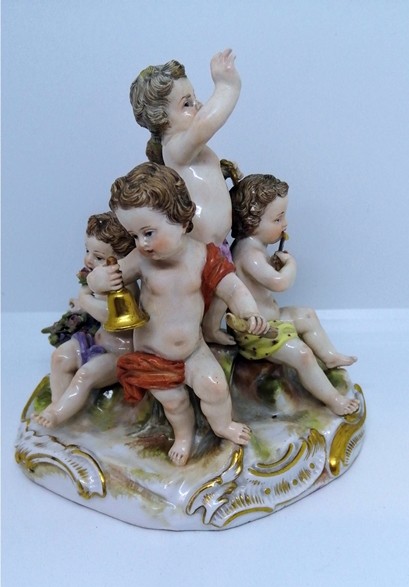 AMORETTO MEISSENI PORCELÁN FIGURA CSOPORT