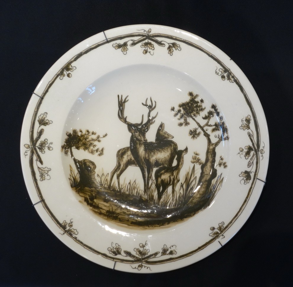 Falitányér, Zsolnay , (párdarabja a Gyugyi gyűjteményben)