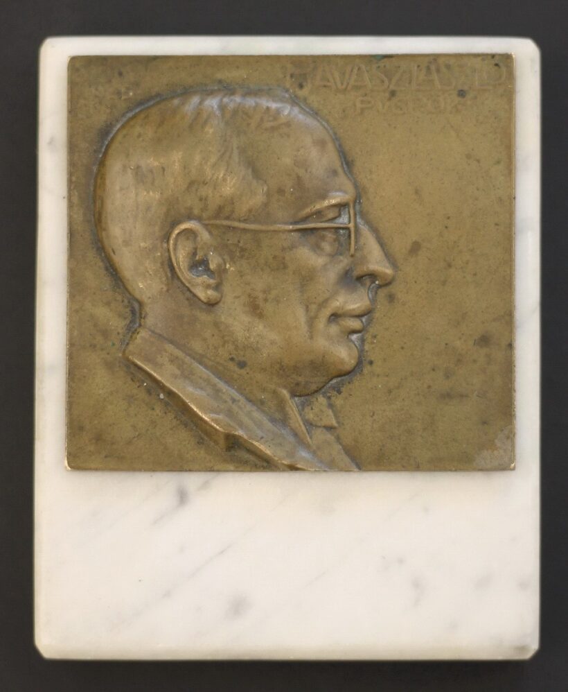Sződy Szilárd (1878 - 1939): Ravasz László püspök, márvány talpon