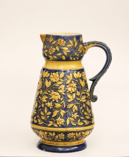 Zsolnay kék/sárga kancsó, 1885- 1887 között; formaszám: 1934 - 16