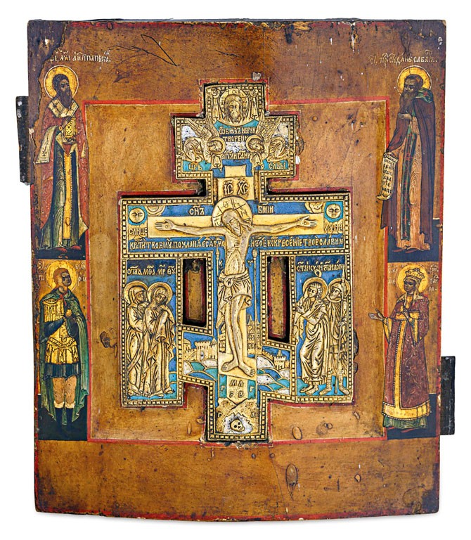 Orosz ikonfestő, 1800 körül: Keresztrefeszített Krisztus szentekkel - Fatáblába helyezett fém kereszt