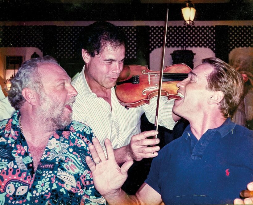 Andy Vajna és Arnold Schwarzenegger étteremben