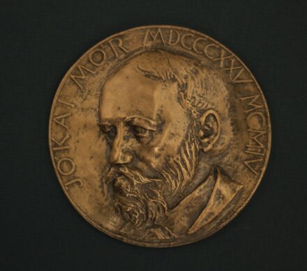 Ferenczy Béni (189 - 1967): Jókai M. emlékérem,1954. /reprod. FB éremműv., 2016, öntött bronz,  96 mm