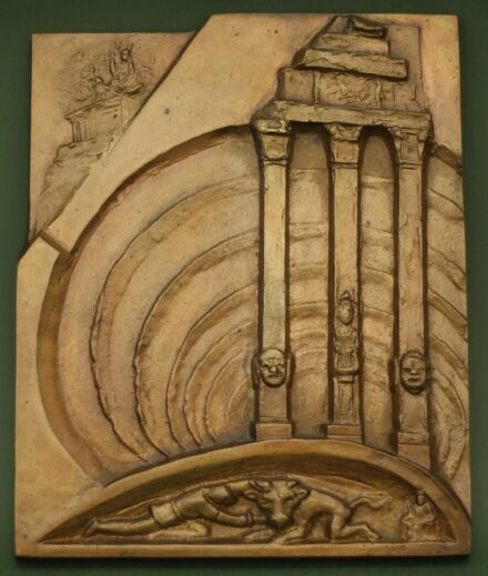 Olcsai Kiss Zoltán (1895 - 1981): Görög színház, öntött bronz,  28,5 x 23,5 cm