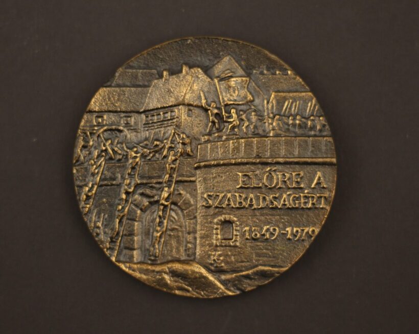Képíró Zoltán (1944 - 1981): Görgey érem, bronz,  76 mm - Image 2