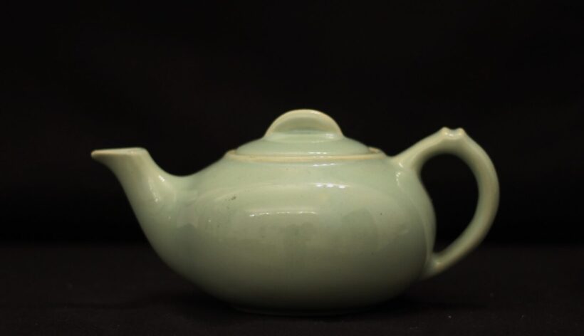 Gorka Géza (1894 - 1971): Kis kávékiöntő, 1950-es évek, zsolnay porcelán