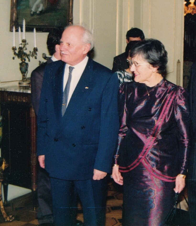 Zsuzsa asszony alkalmi ruhája