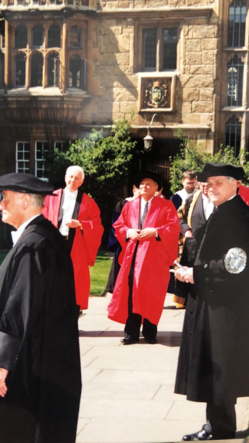 Oxford University díszdoktori ruha