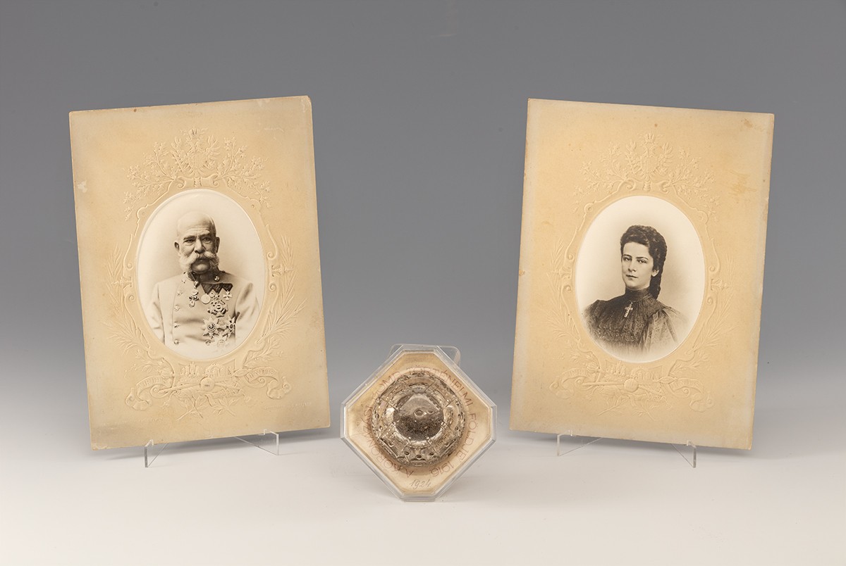 Monarchia-kori emléktárgyak