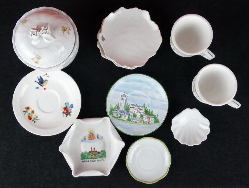 Porcelán tárgyak, 10db, 7db kistálka, bonbonier, 2 csésze - Image 2