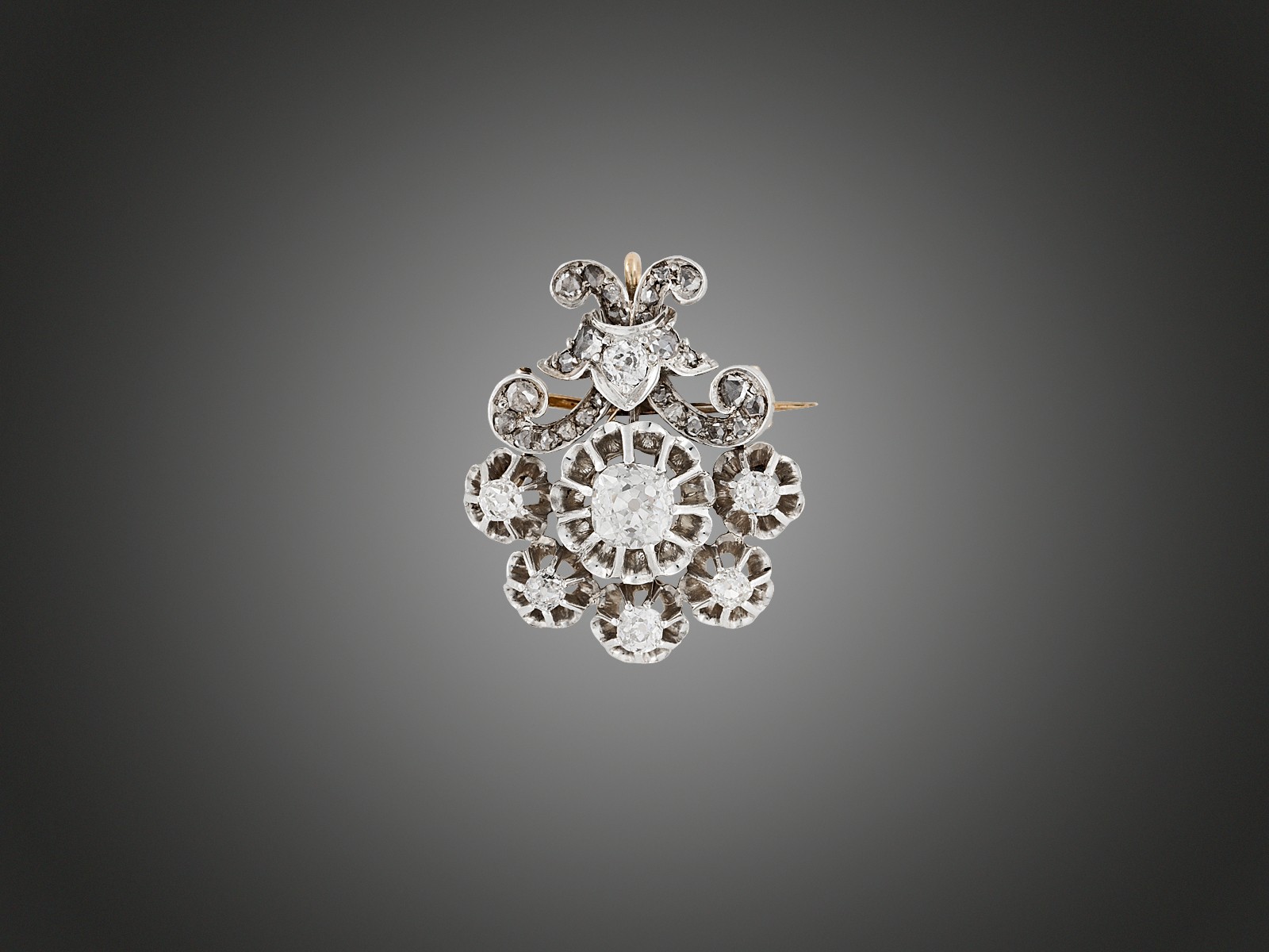 Briliáns melltű-függő