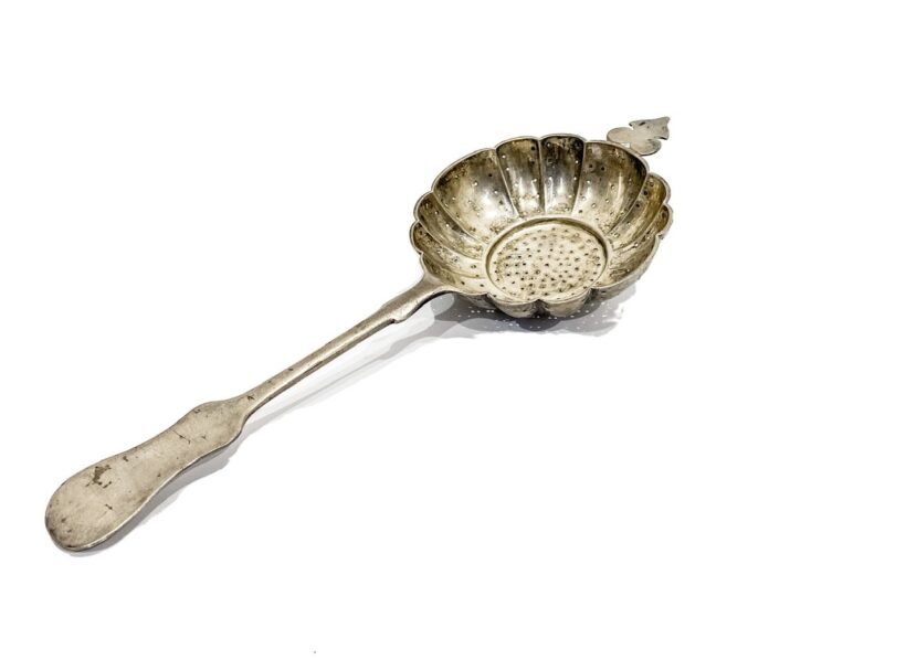 Ezüst teaszűrő, XX. század eleje, Magyarország, 21 cm, 64 gr