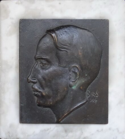 Bíró Mihály (1886 1948): Férfi portré relief, 1924