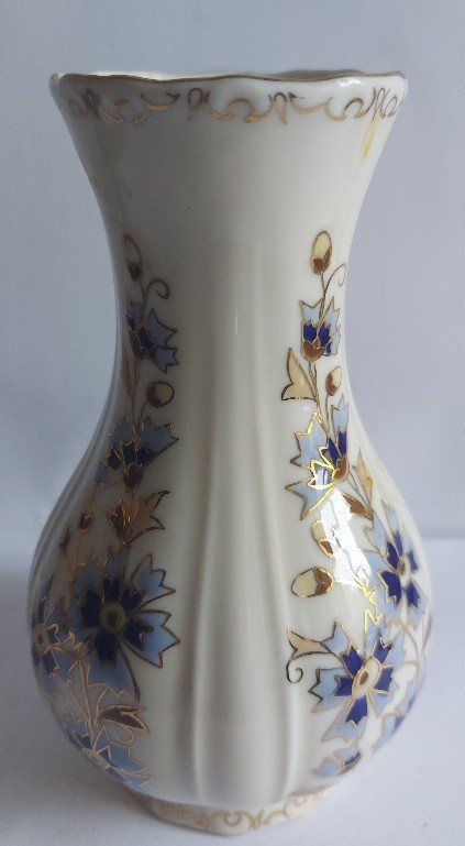 Zsolnay búzavirágmintás porcelán váza.  Zsolnay búzavirágmintás porcelán váza.
