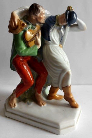 Herendi  táncoló legény cigány muzsikussal Herendi  táncoló legény cigány muzsikussal, kézzel festett porcelán, jelzett.