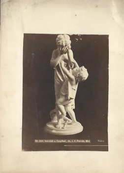 Klösz György (1844-1913) Klösz György (1844-1913) keményhátú porcelánszobor-reprodukciói a 19. sz. végéről, 2 db.