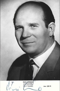 Pécsi Sándor (1922-1972)  Pécsi Sándor (1922-1972) színművész aláírt fotója.