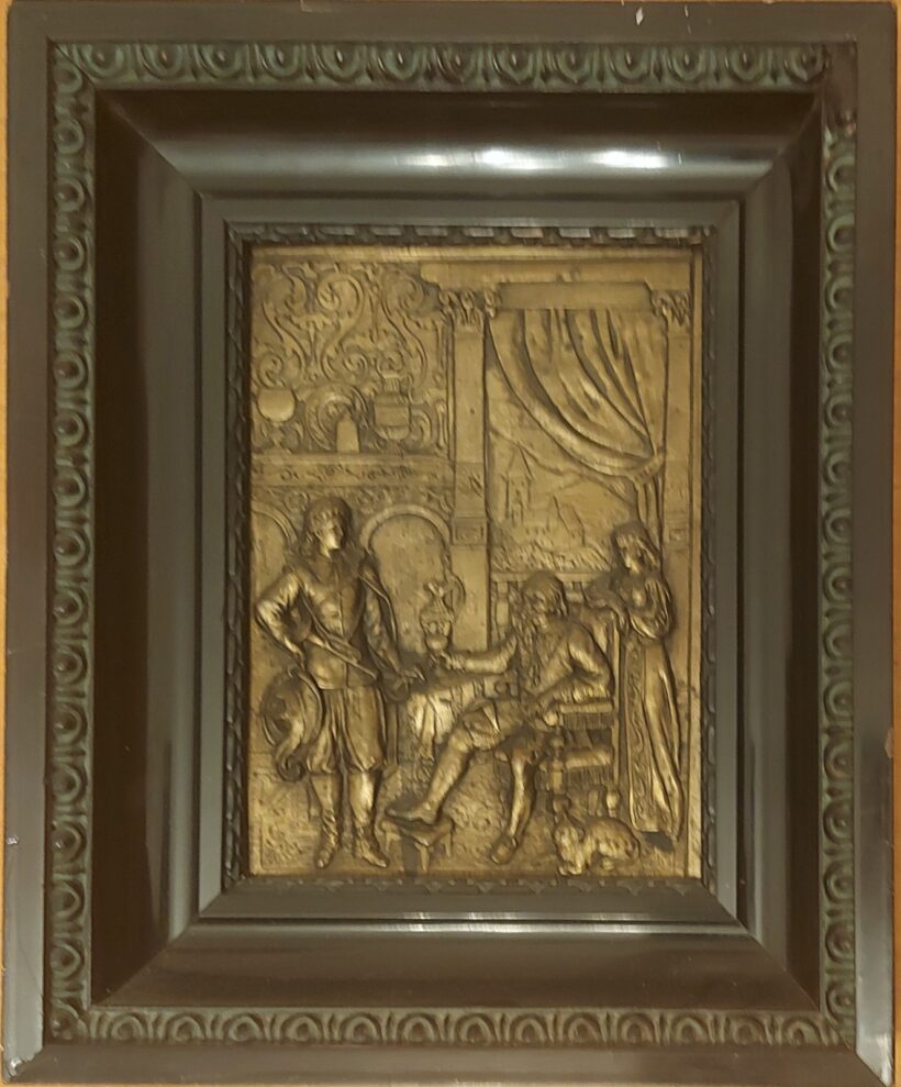 Középkori jelenetet ábrázoló bronz relief. Középkori jelenetet ábrázoló bronz relief.