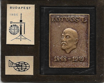 Minikönyv. Szabó Zoltán Minikönyv. Szabó Zoltán: Loránd Eötvös Pioneer in Applied Geophysics. Transl. Judy Révész. Díszdobozban.