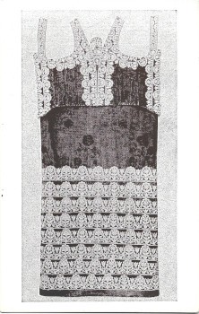 Az Iparművészeti Múzeum  Az Iparművészeti Múzeum Textil- és Viseletgyűjteményének darabjait bemutató képeslapok, 4 db.