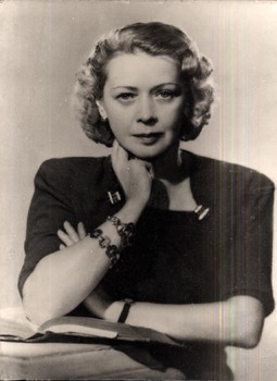 Simonffy Margot (1897-1959)  Simonffy Margot (1897-1959) előadóművész portréja az 1930-1940-es évekből, 2 db.