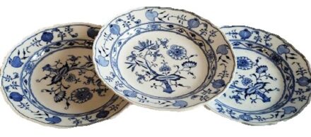 Meisseni porcelán leveses tányér, 5 db.  Meisseni porcelán leveses tányér, 5 db. Máz alatti kék festés, jelzett, hibátlan.