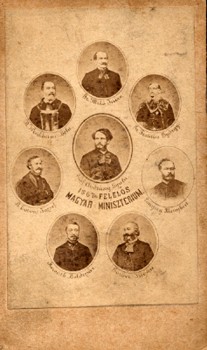 (Ezernyolcszázhatvanhét.) Az 1867. évi magyar felelős minisztérium.  (Ezernyolcszázhatvanhét.) Az 1867. évi magyar felelős minisztérium. Korabeli fotó: vizitkártya méretű fénynyomat.
