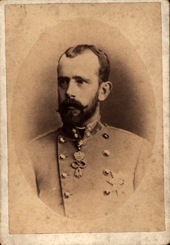 Habsburg Rudolf főherceg (1858-1889)  Habsburg Rudolf főherceg (1858-1889) egyenruhás fotója.