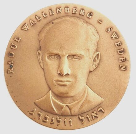 Wallenberg-emlékérem. Wallenberg-emlékérem. Kétoldalas bronz emlékplakett. Jelzés nélkül. Számozott példány.