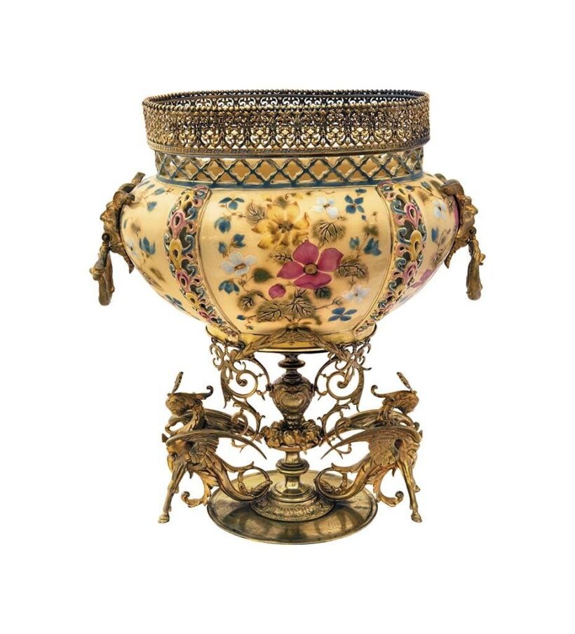 Zsolnay Vadrózsás kaspó, szerelékén uroborosz-ábrázolással, Zsolnay, 1880 körül