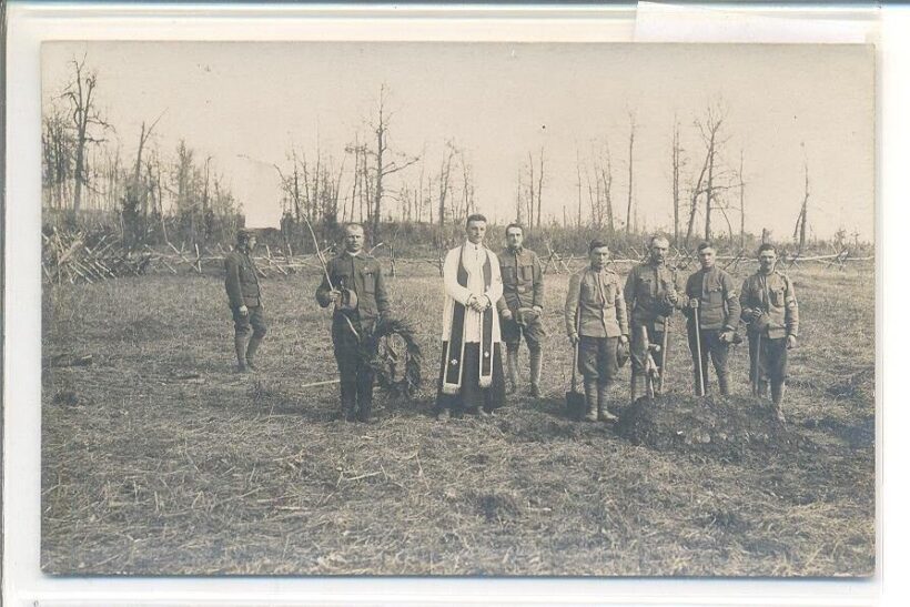 46-393- cca 1915-18 Katonai temetés, fotólap, 4,5x7,5 cm