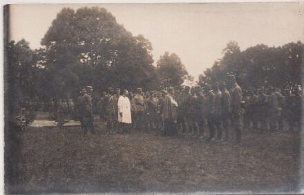 46-560 cca 1915 Főpapi látogatást ábrázolló fotólap 15x10 cm