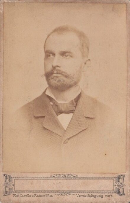 46-1140 cca 1880 Camilla v. Rainer Wien műhelyéből, Férfi portré 17x10.5cm