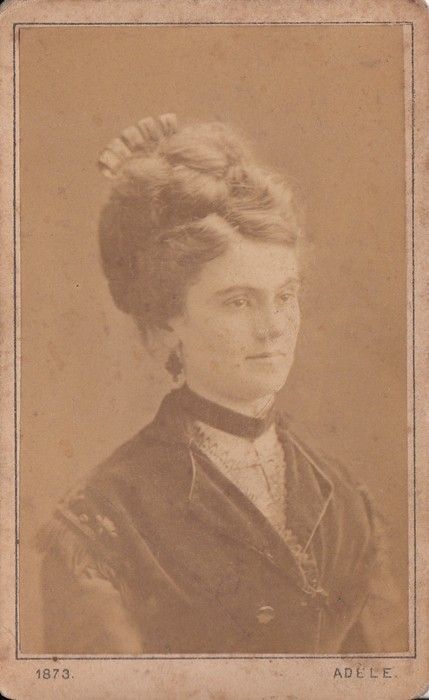 46-1144 1873 2 db fotó, az osztrák császári udvar fényképésznője, Adele Perlmutter-Heilperin műhelyéből. 10.5x6.5cm